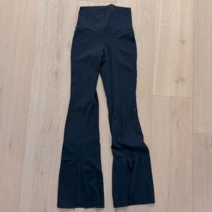 Navy blue flared TNA leggings